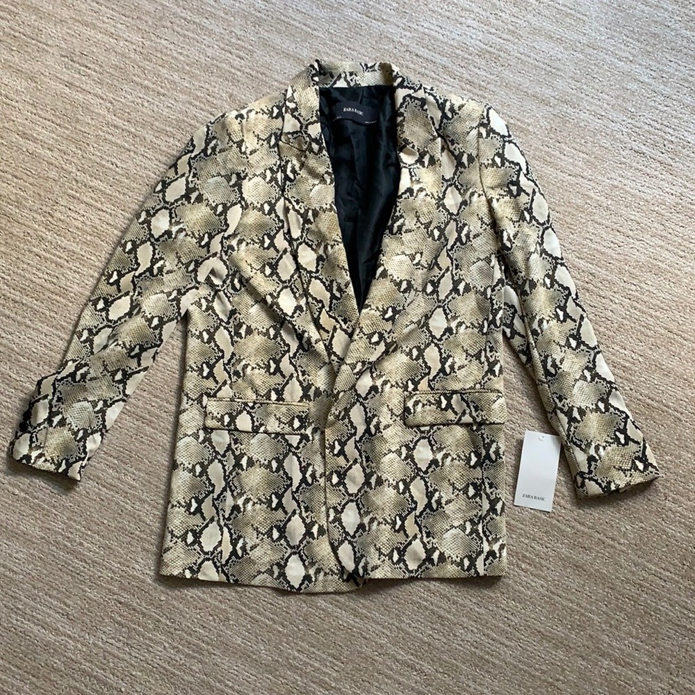 New! With tags! Basic blazer in snakeskin color